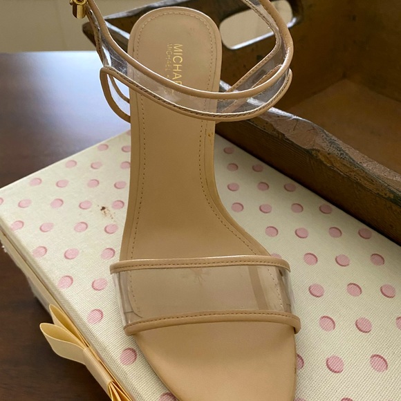 Michael Kors Tan & Clear Sandal - Picture 4 of 5